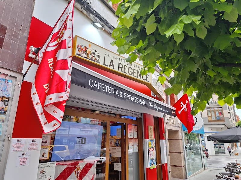 Cafetería & Sports Bar La Regence - bar para ver fútbol en Gijón