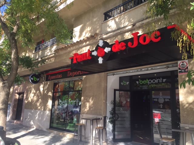 Sport Bar, Cafeteria & Slot Machines - Punt de Joc (Jacinto Verdaguer) - bar para ver fútbol en Palma de Mallorca